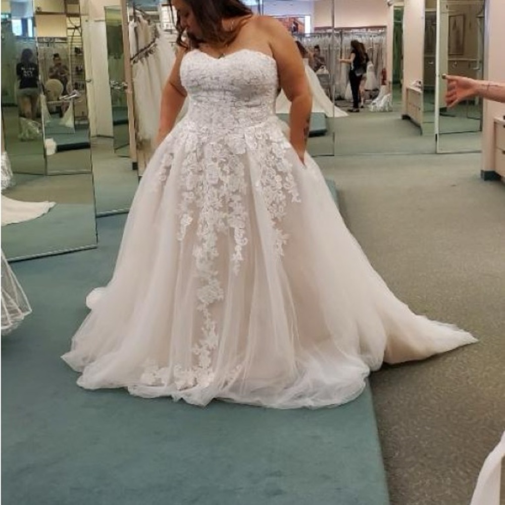 David's Bridal White Lace Wedding Dress